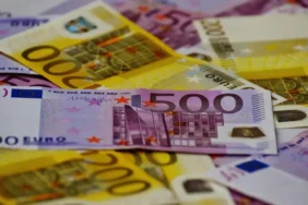 Çikolata Kutusundan 220 Bin Euro Çıktı